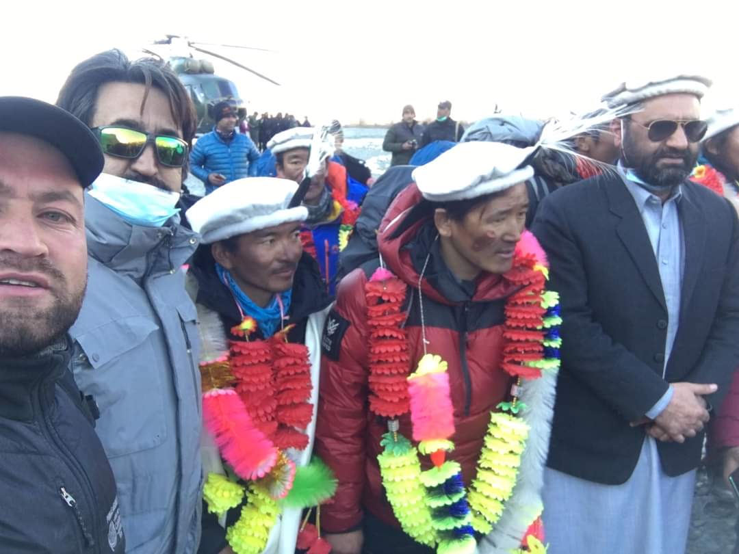 Nepálští sherpové po návratu z K2