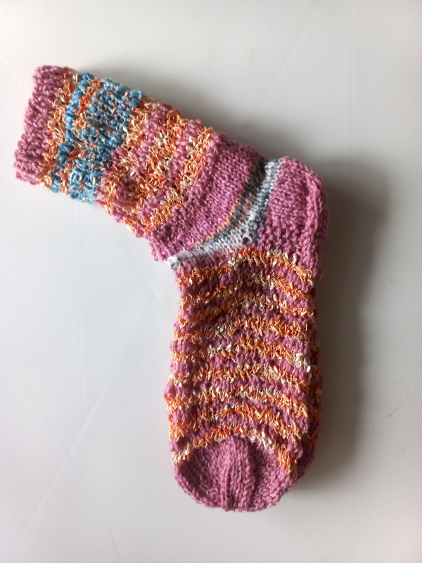 Růžové ponožky s barevnými proužky 22 cm